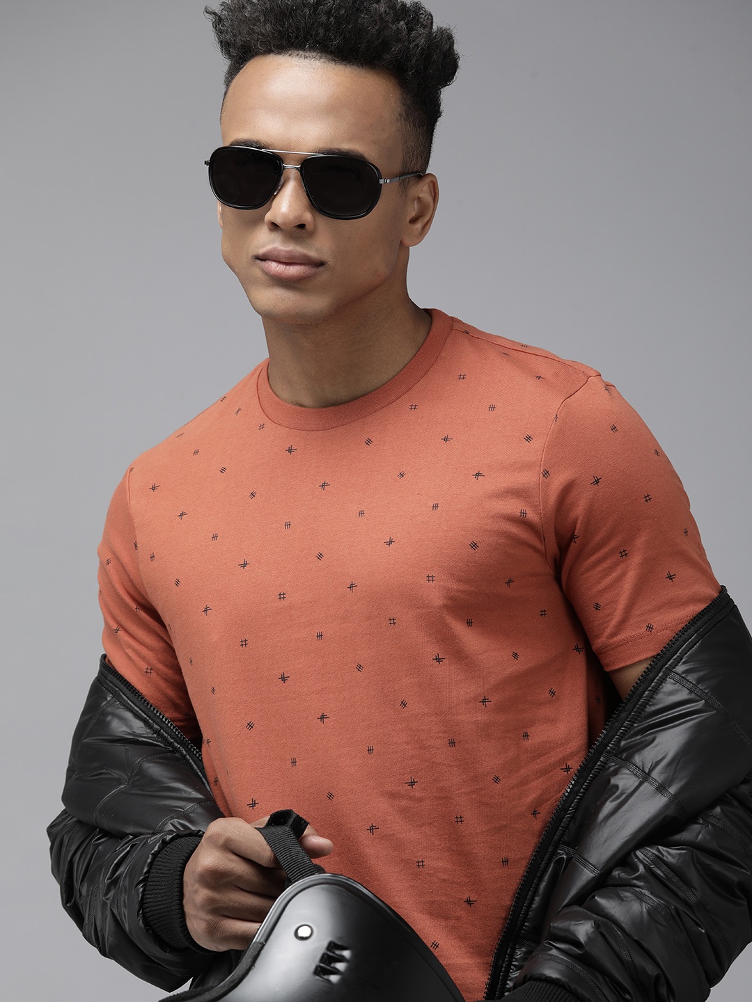 

Roadster Men Rust & Black Printed Pure Cotton T-shirt