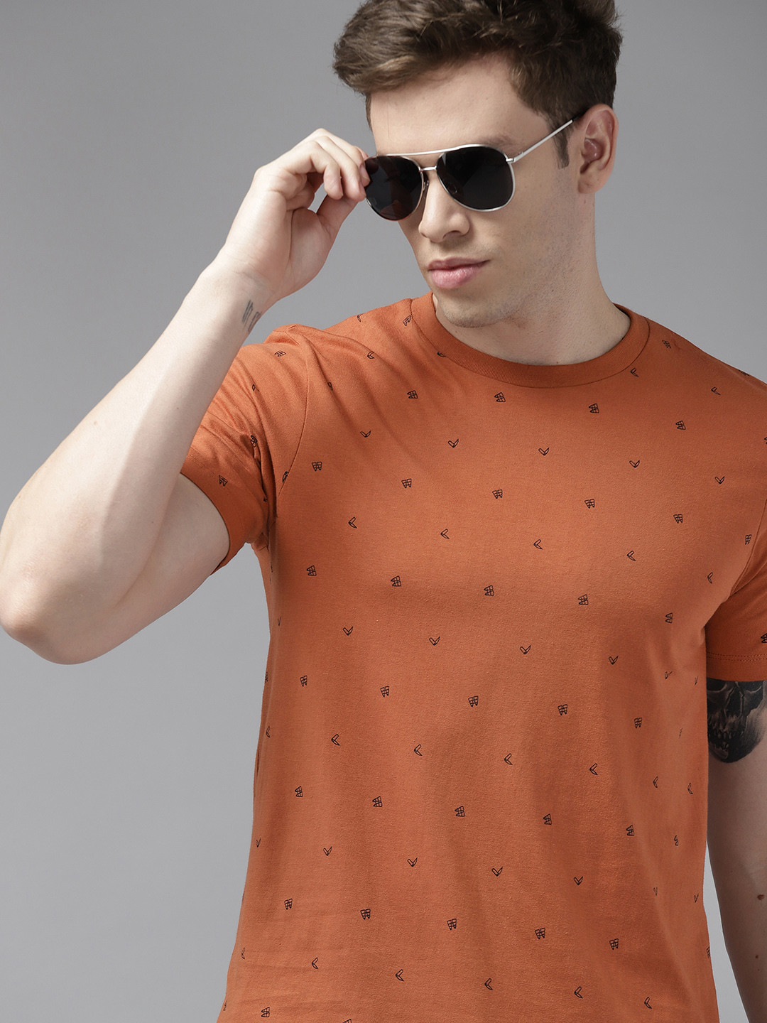 

Roadster Men Rust Orange & Black Printed Pure Cotton T-shirt