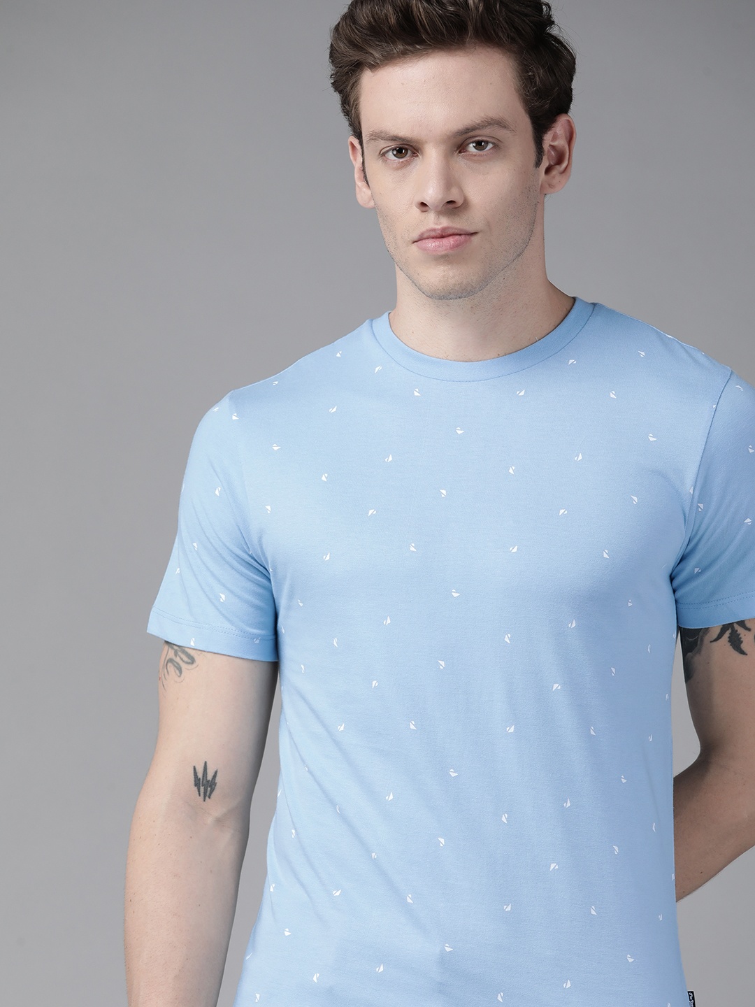 

Roadster Men Blue & White Printed Pure Cotton T-shirt