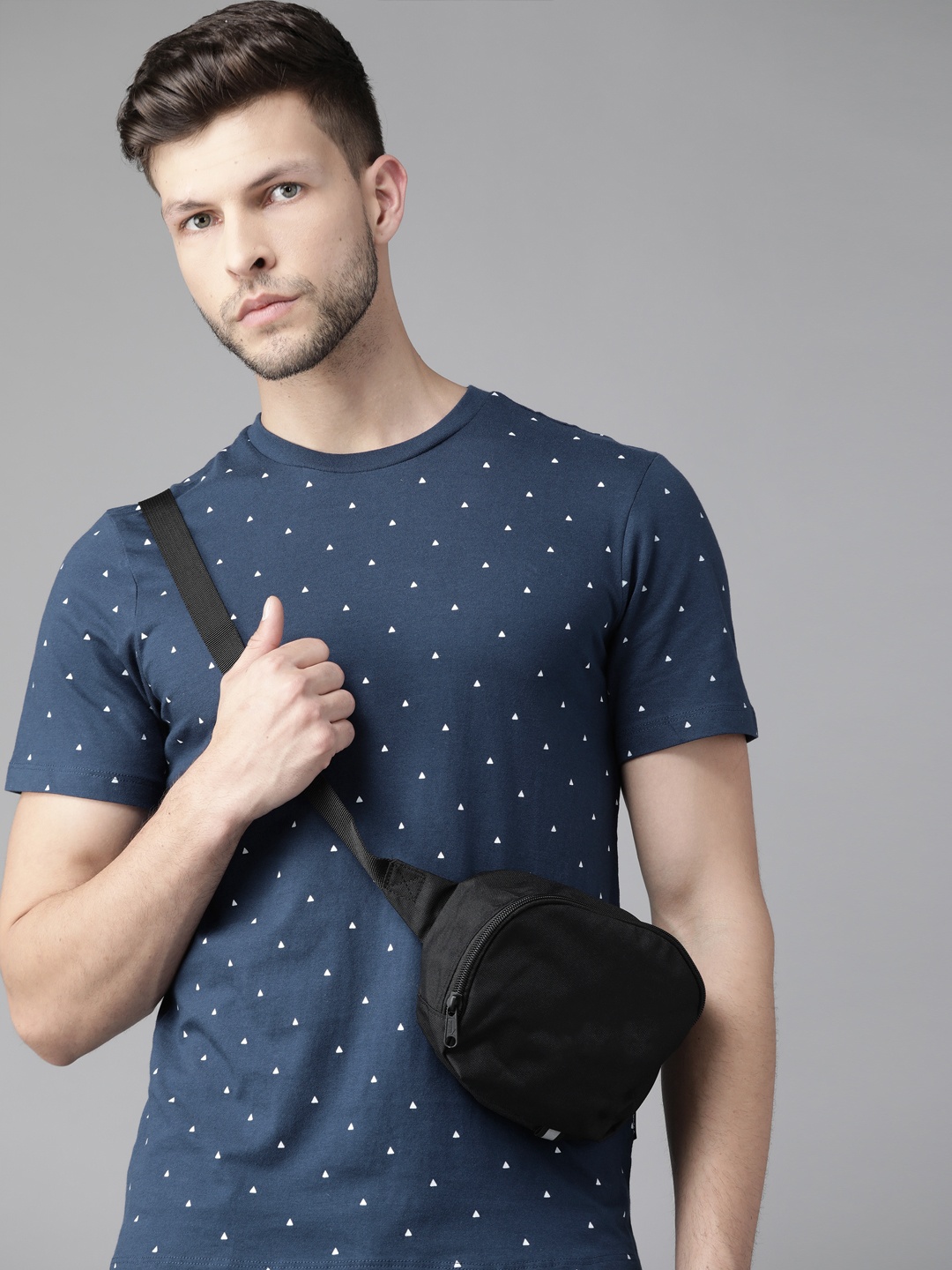 

Roadster Men Navy Blue & White Printed Pure Cotton T-shirt