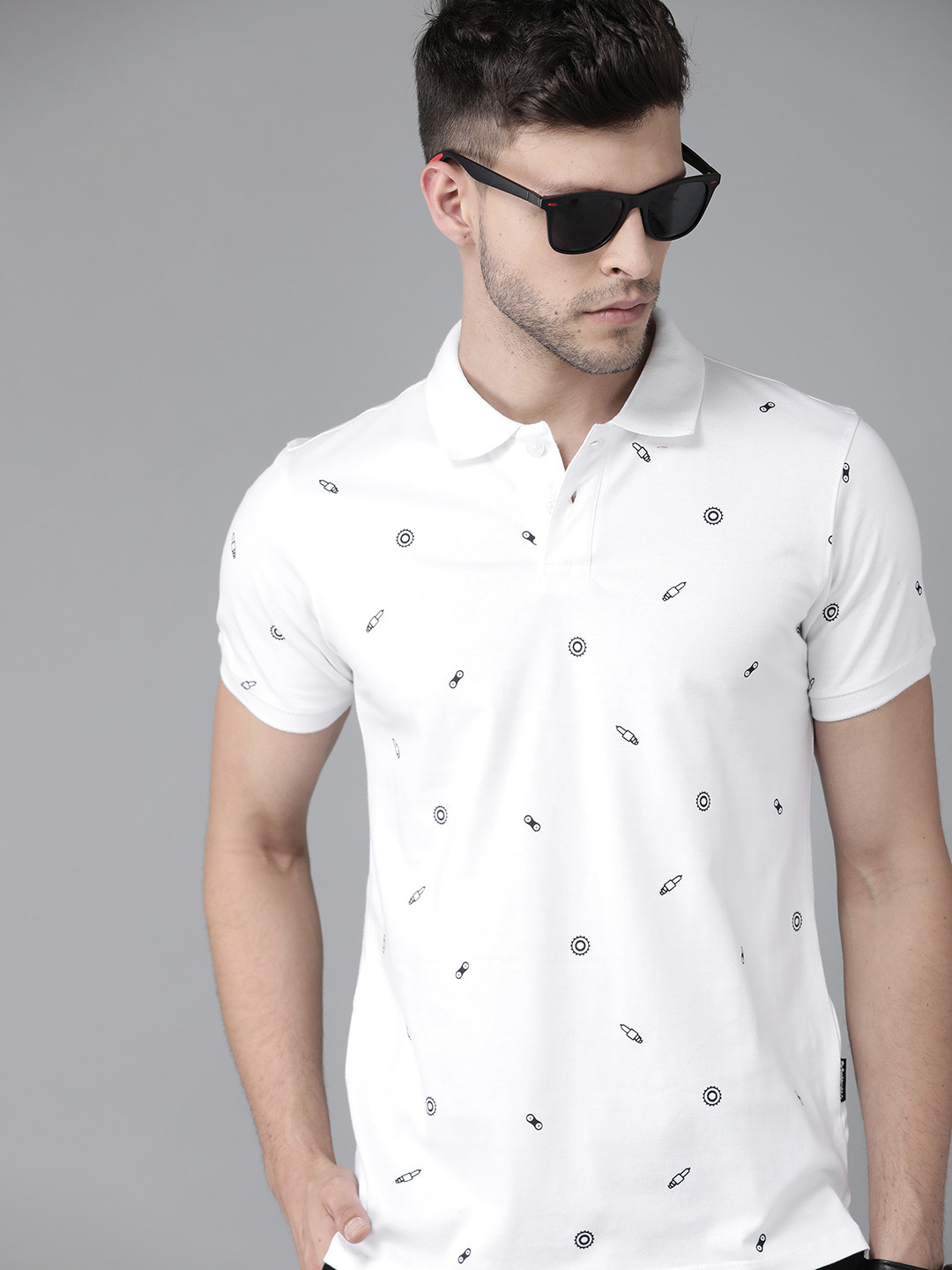 

Roadster Men White & Navy Blue Printed Pure Cotton T-shirt