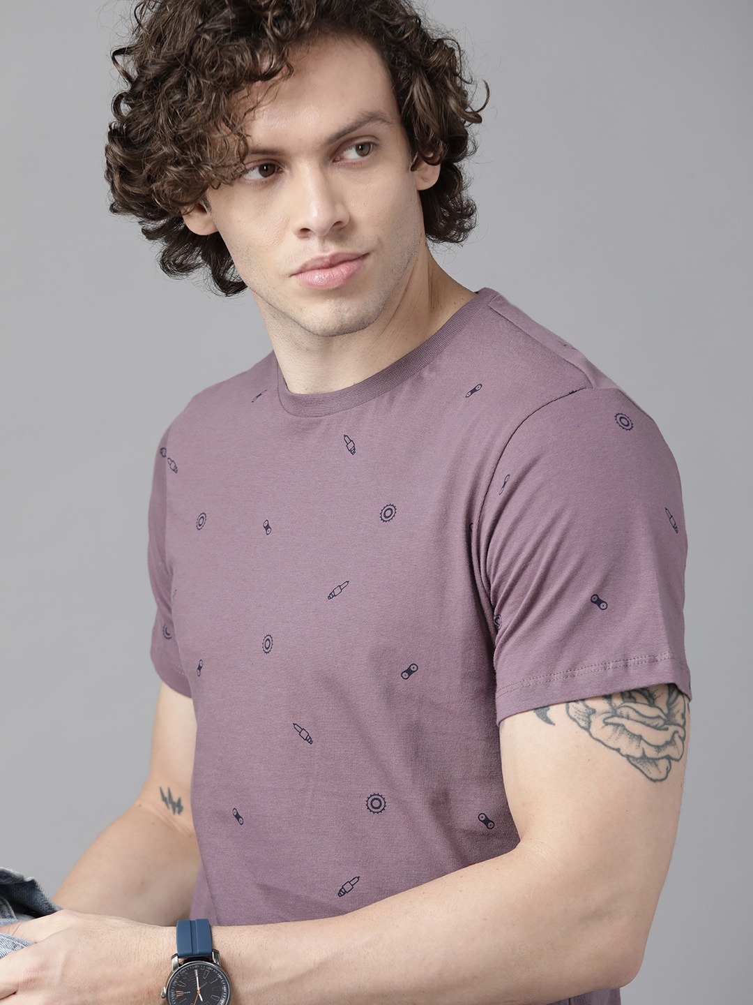 

Roadster Men Mauve Geometric Printed Pure Cotton T-shirt