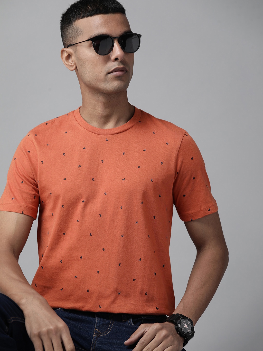 

Roadster Men Rust Brown Geometric Print Pure Cotton T-shirt