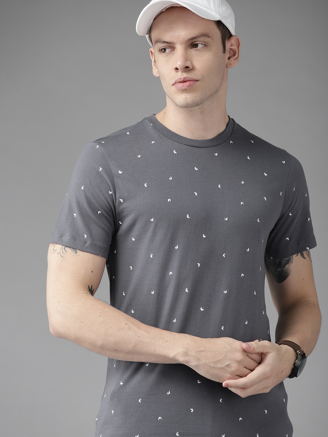 

Roadster Men Grey & White Printed Pure Cotton T-shirt