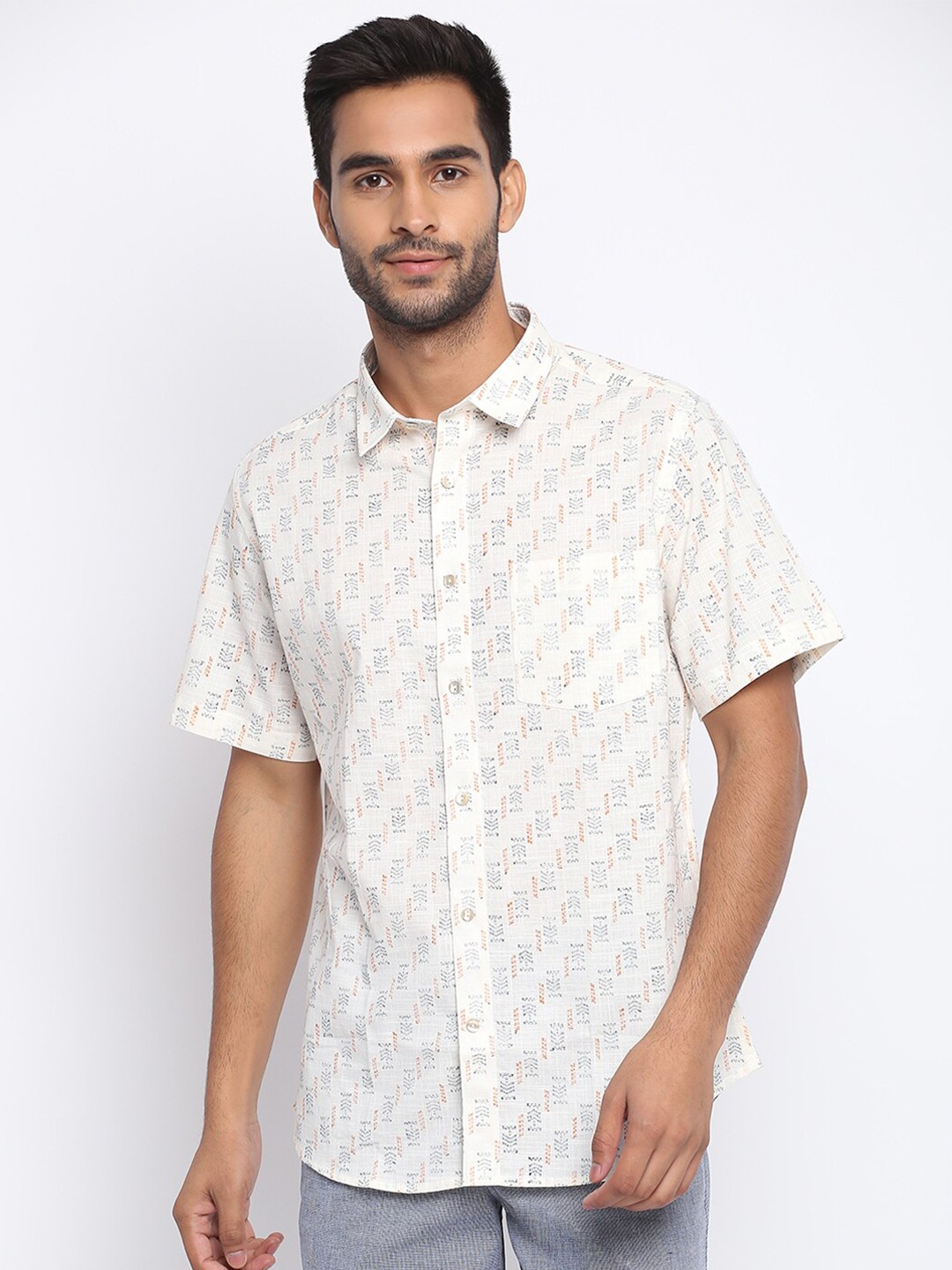 

Fabindia Men White & Black Slim Fit Printed Cotton Casual Shirt