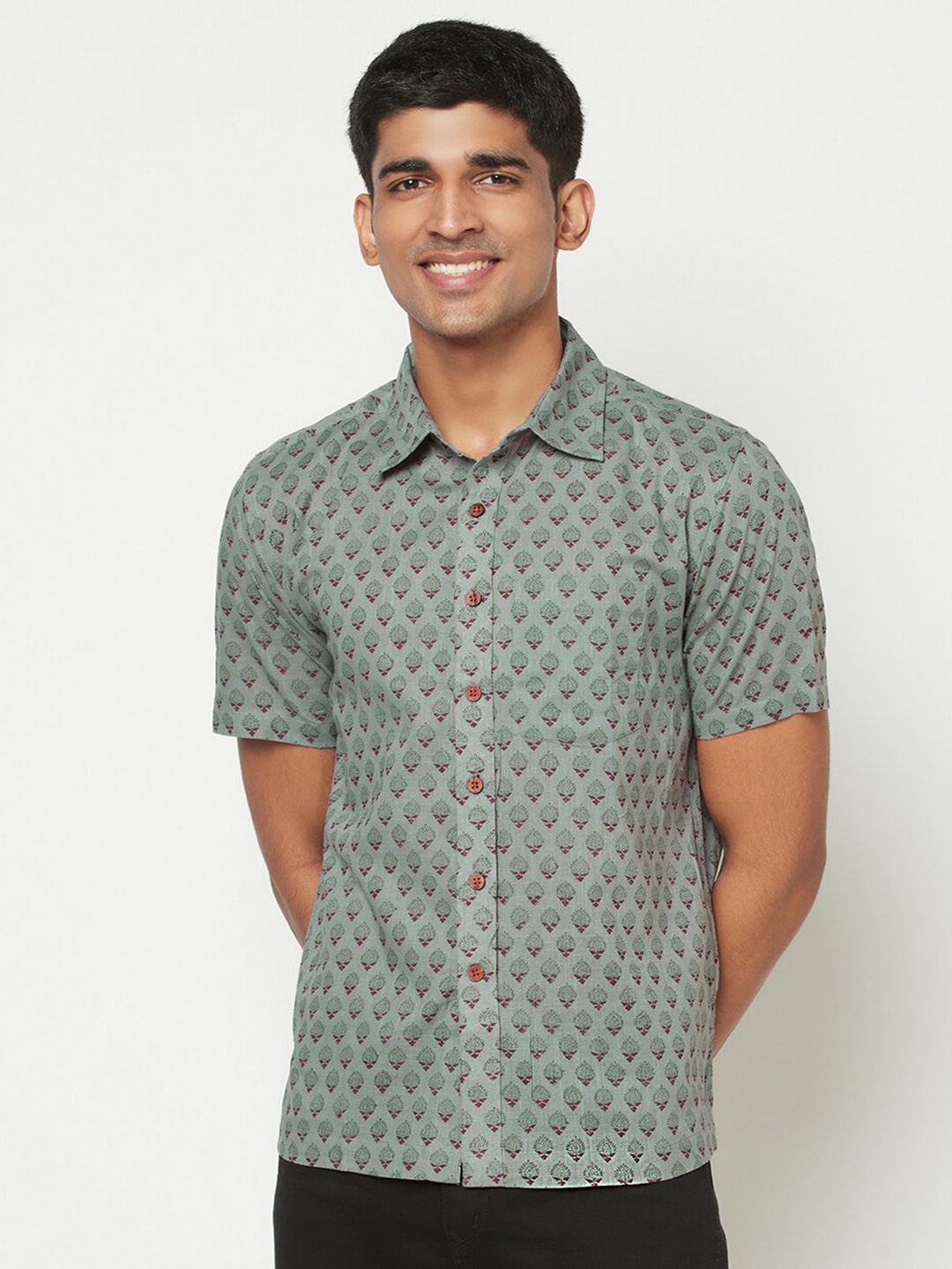 

Fabindia Men Grey & Red Floral Printed Cotton Casual Shirt
