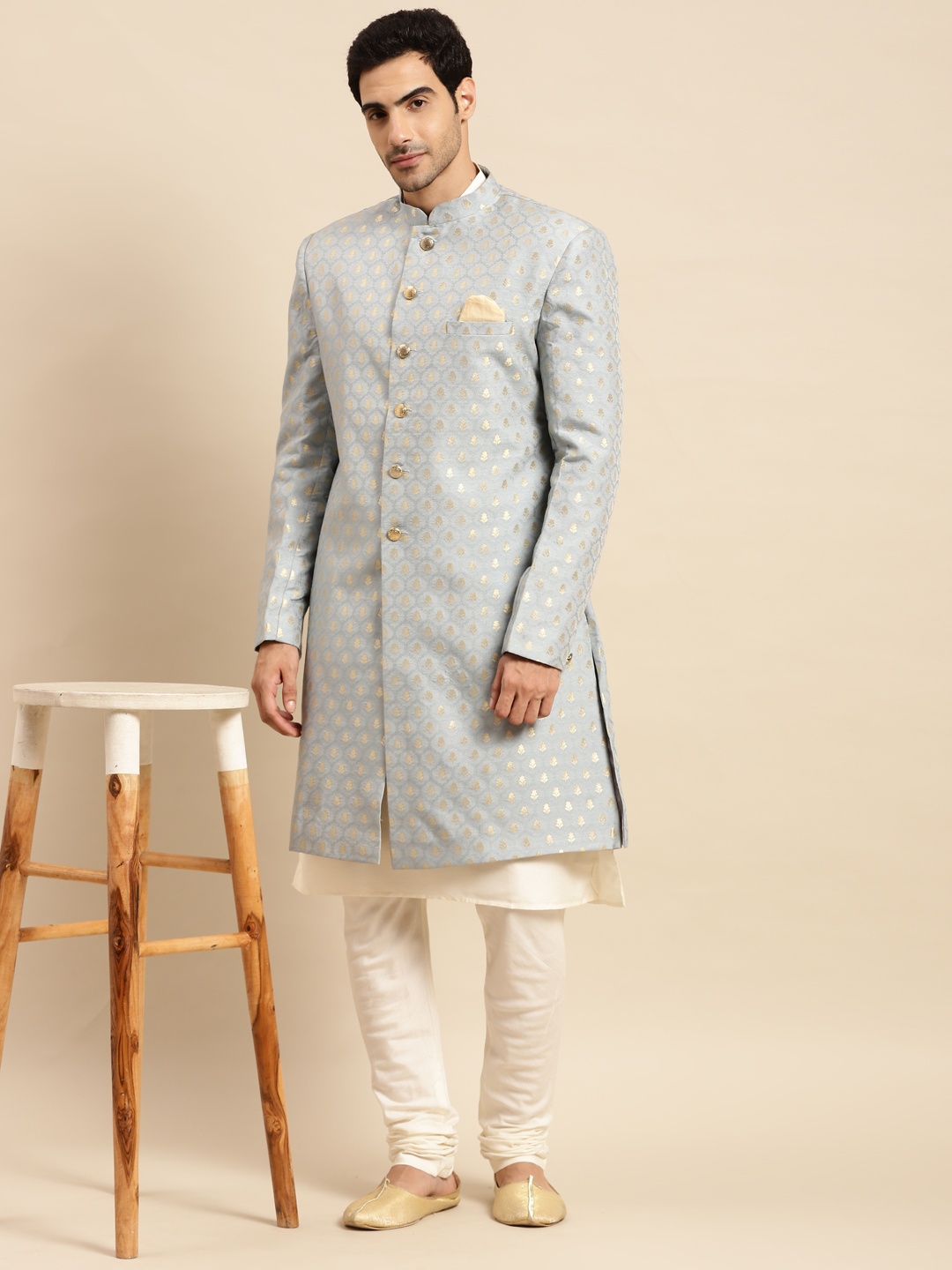 

KISAH Men Printed Indowestern Sherwani Set, Silver