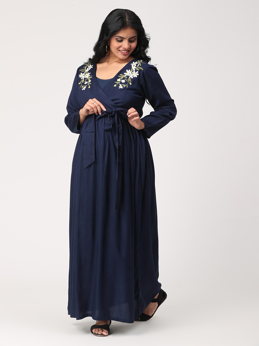 

CHARISMOMIC Blue Floral Embroidered Maternity Maxi Dress