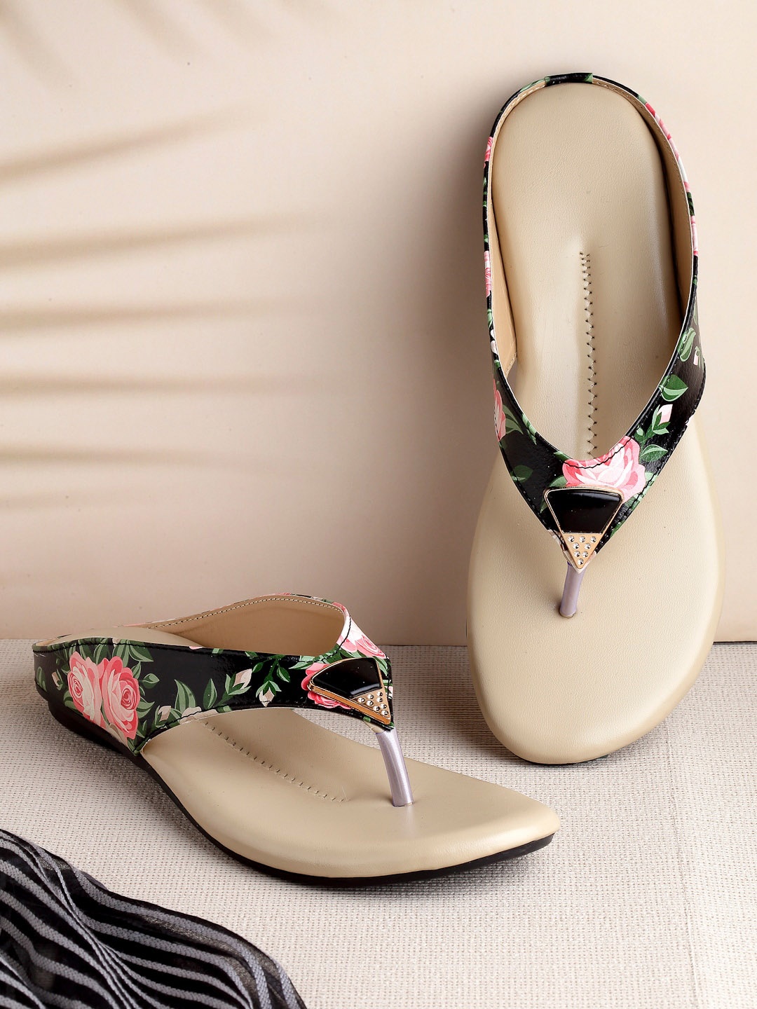 

DEAS Women Black Floral Printed Open Toe Flats