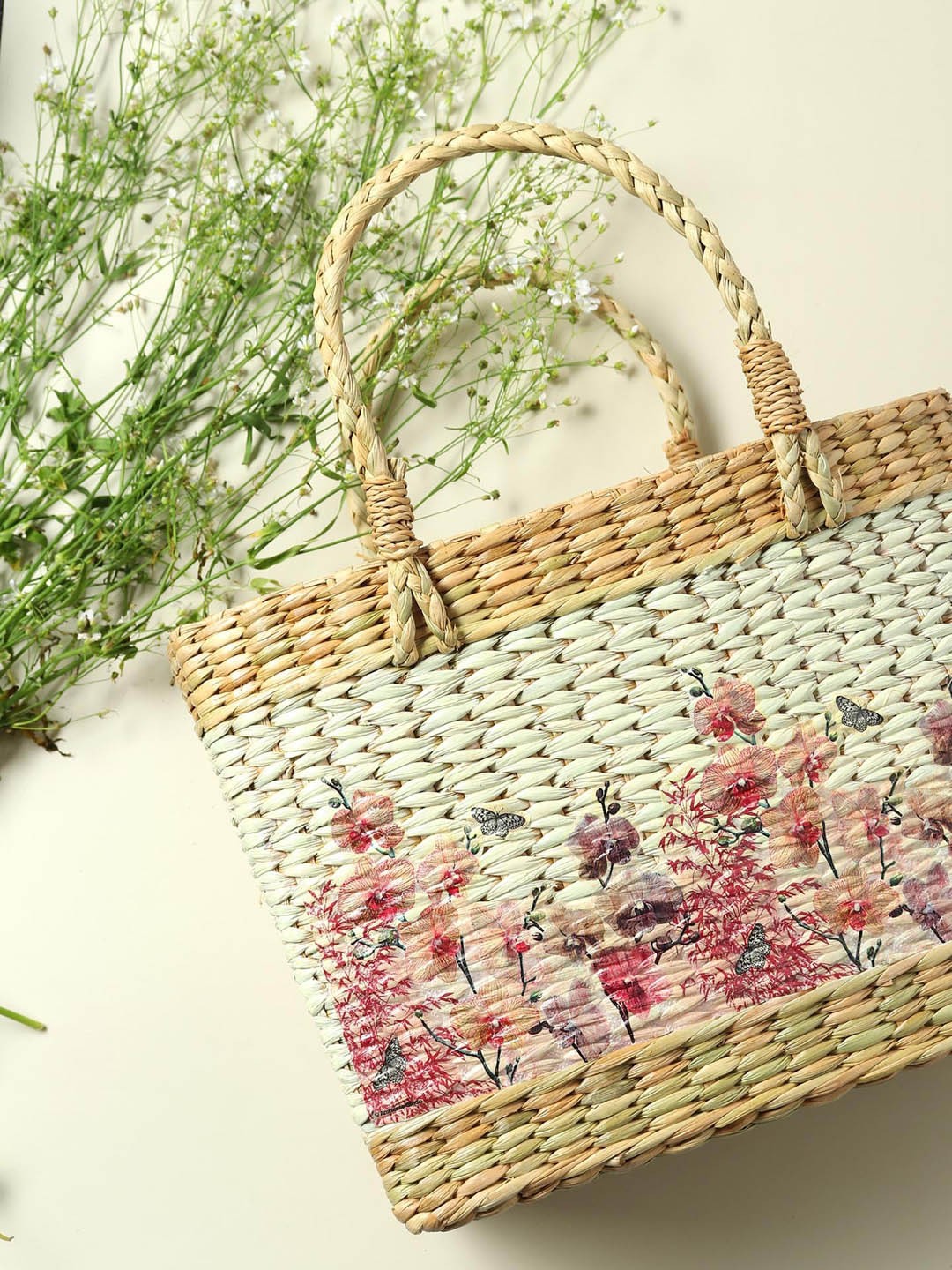 

HABERE INDIA Cream-Coloured & Beige-Coloured Grass Storage Basket