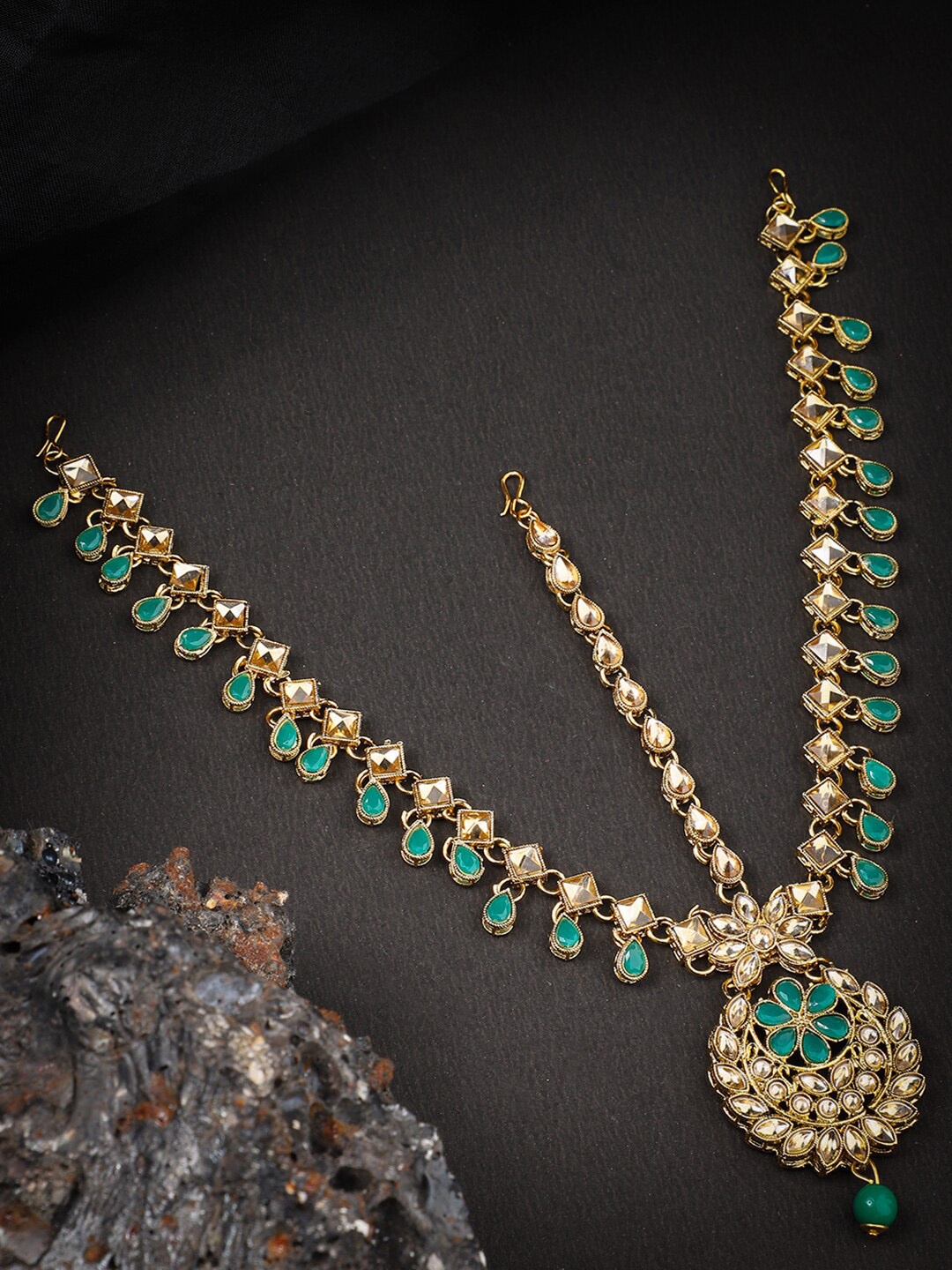 

ANIKAS CREATION Gold-Plated Green Kundan-Studded & Beaded Maathapatti