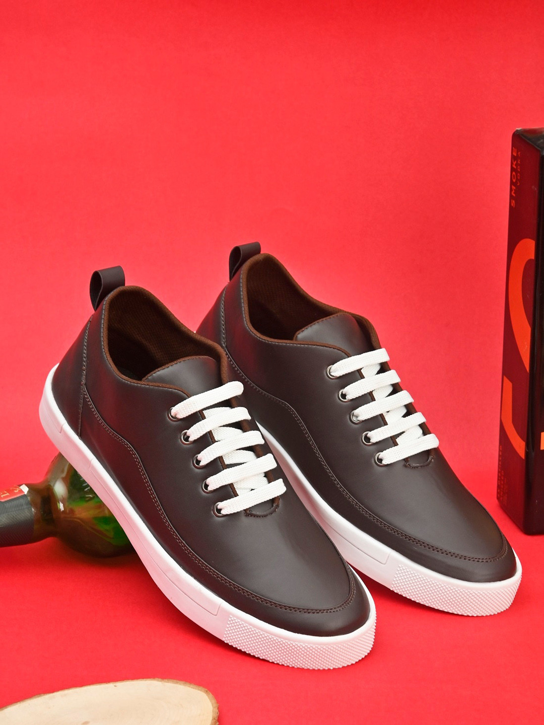 

Roadster Men Brown Lightweight Sneakers