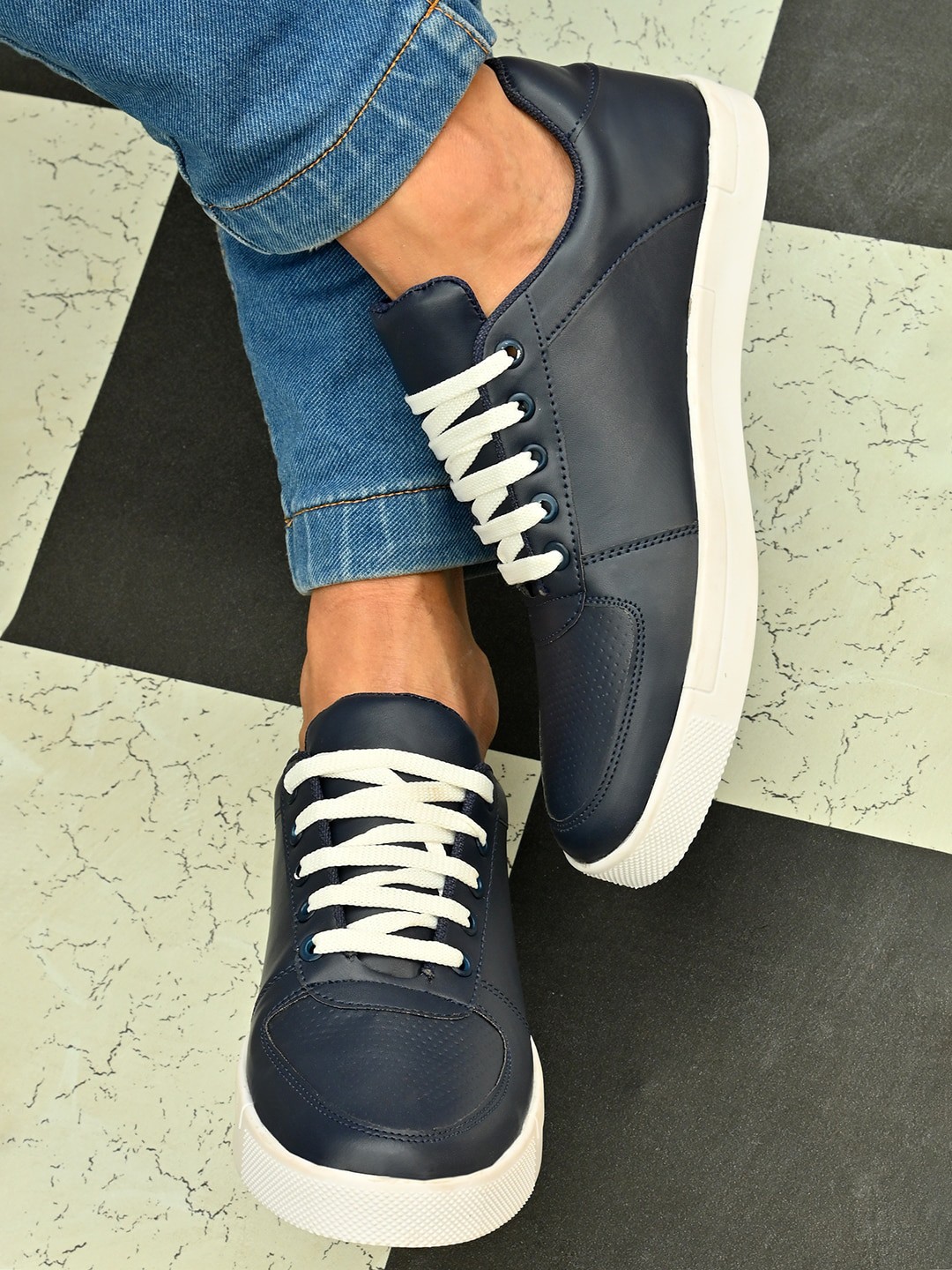 

Roadster Men Blue Textured Sneakers