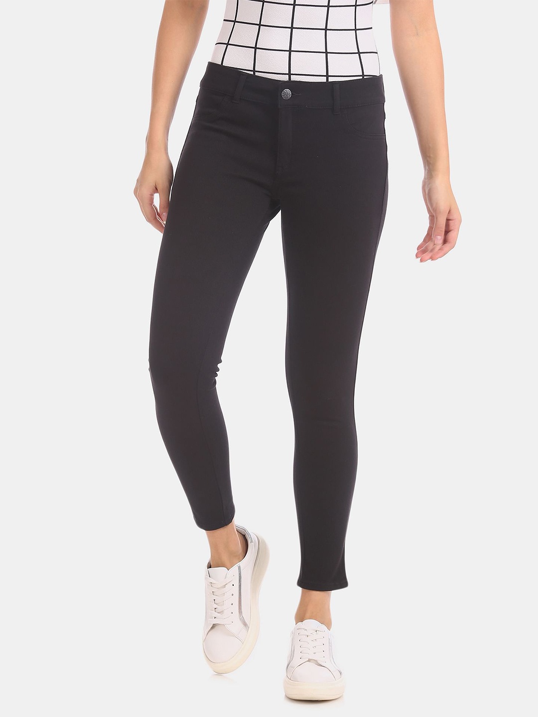 

SUGR Women Black Solid Ankle Length Rinsed Jeggings