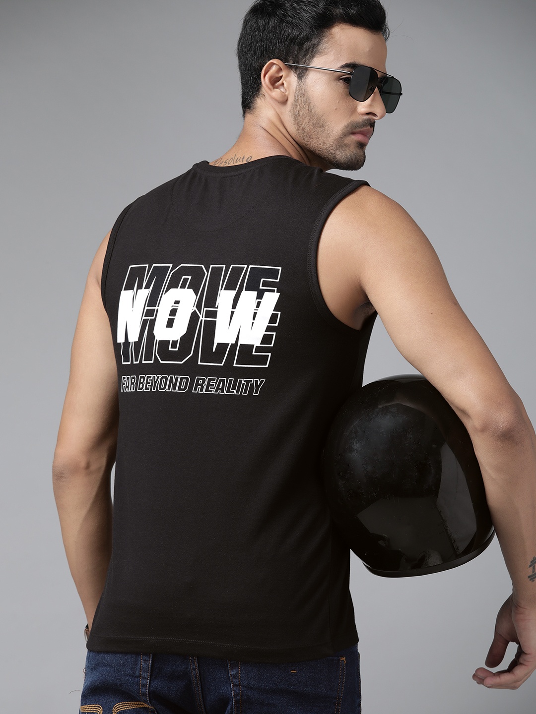 

Roadster Men Black & White Typography Printed Pure Cotton T-shirt