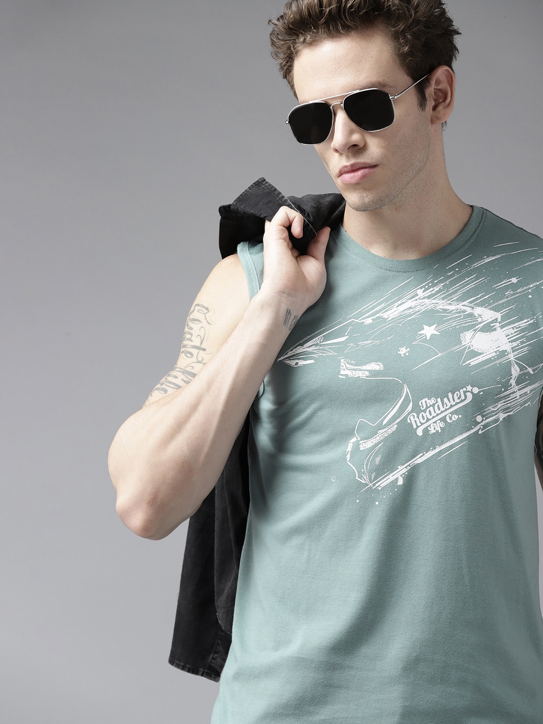 

Roadster Men Green & White Printed Pure Cotton T-shirt