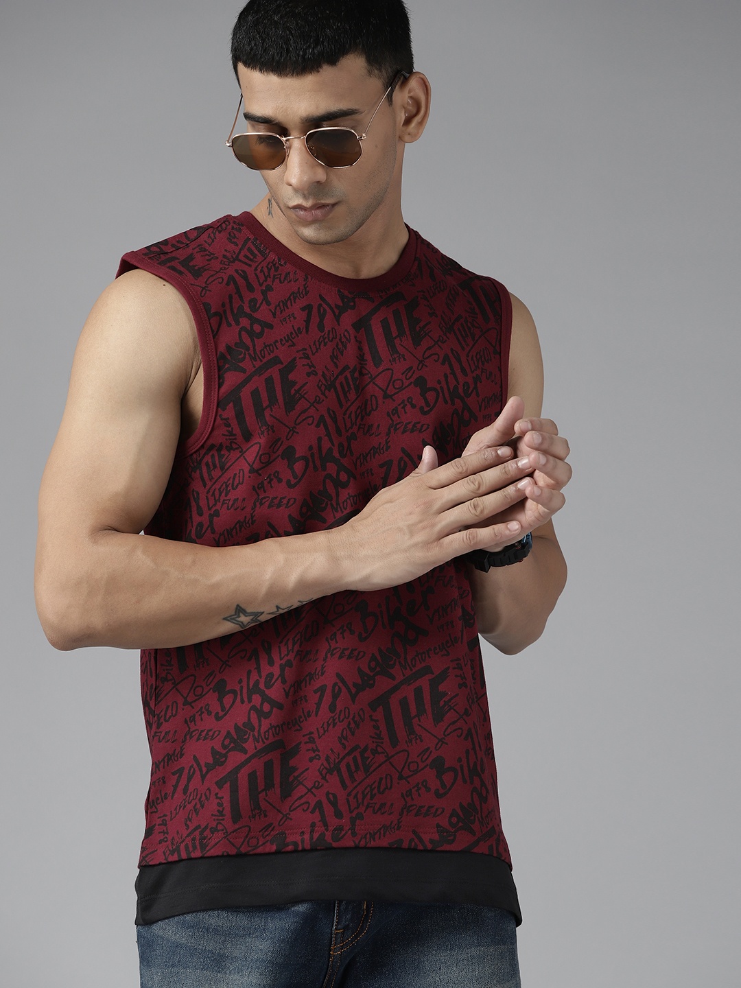 

Roadster Men Maroon & Black Pure Cotton Printed T-shirt