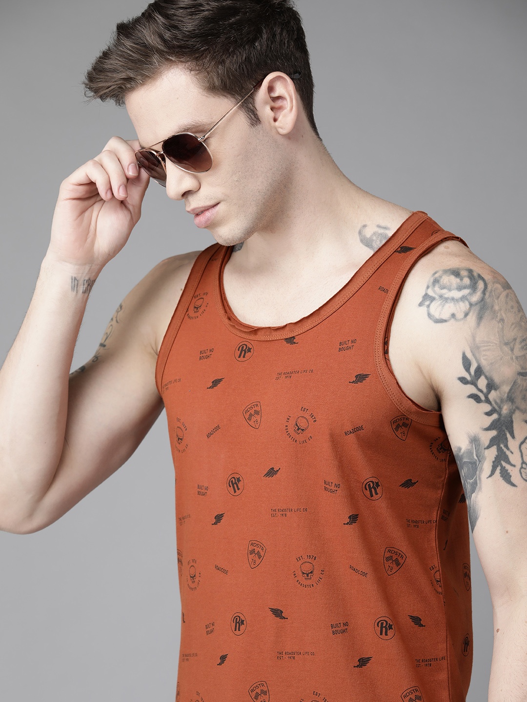 

Roadster Men Rust Brown & Black Pure Cotton Brand Logo Printed T-shirt