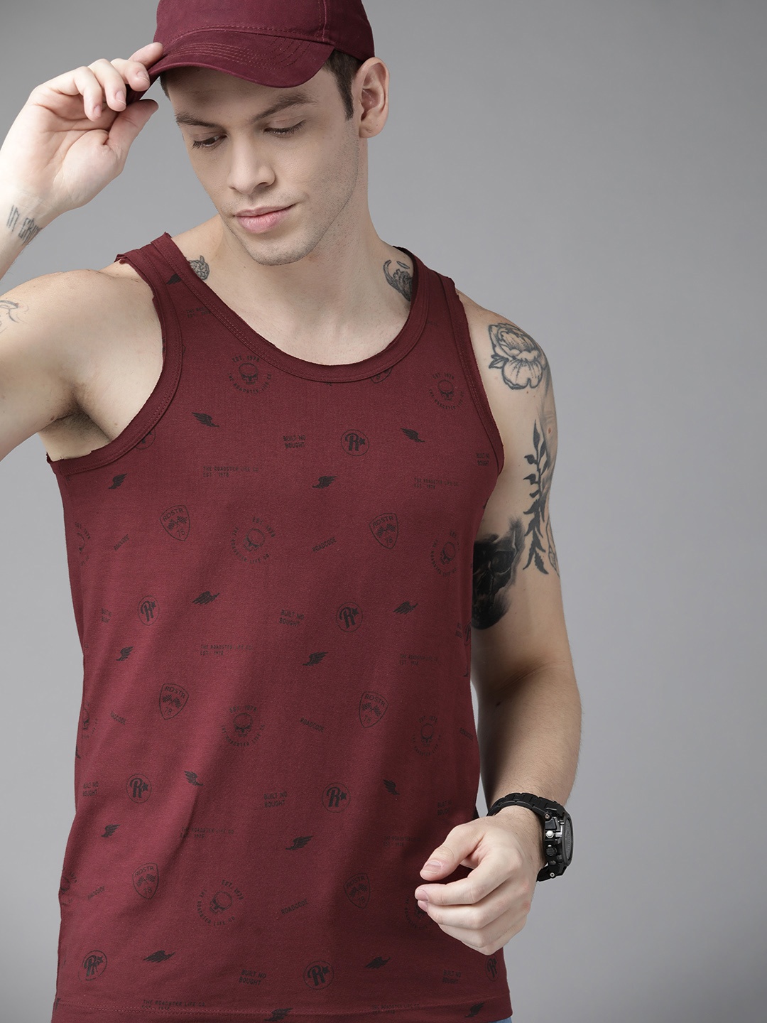 

Roadster Men Burgundy & Black Pure Cotton Brand Logo Printed T-shirt
