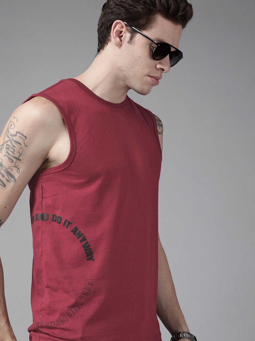 

Roadster Men Maroon & Black Typography Printed Pure Cotton T-shirt