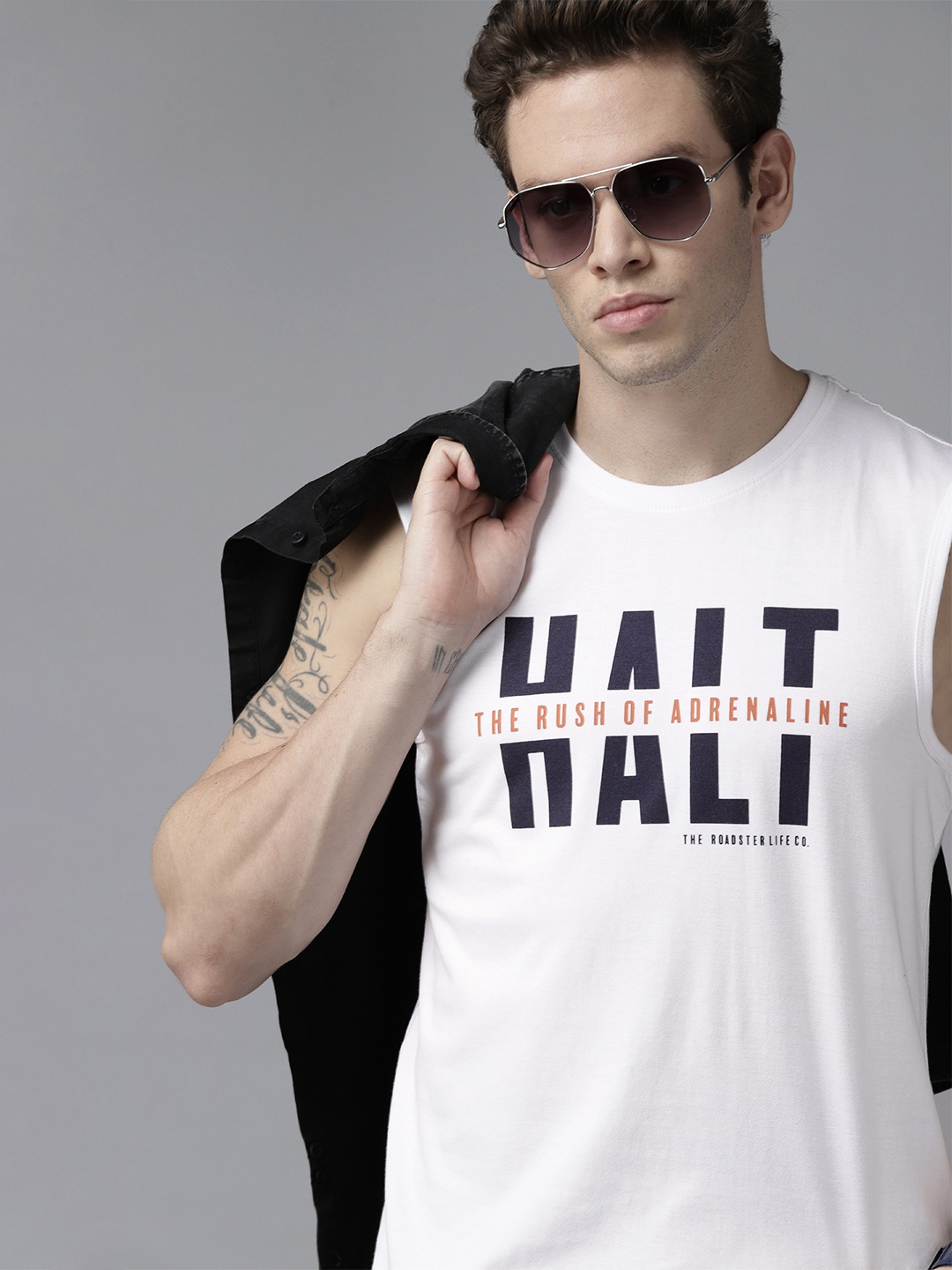 

Roadster Men White & Navy Blue Typography Printed Pure Cotton T-shirt