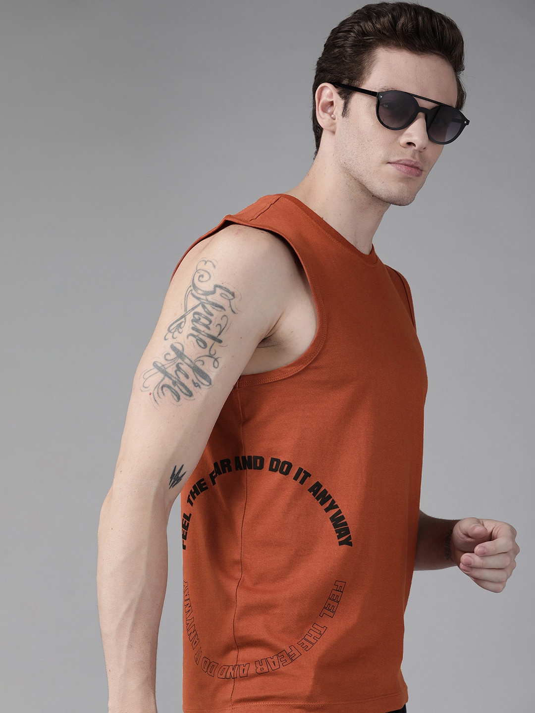 

Roadster Men Rust Typography Printed Pure Cotton T-shirt