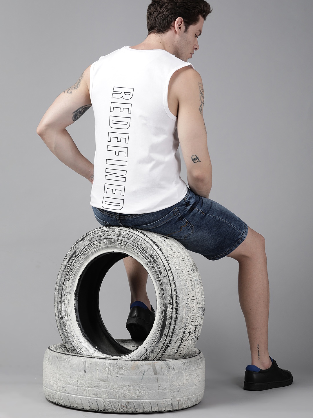 

Roadster Men White & Black Typography Printed Pure Cotton T-shirt