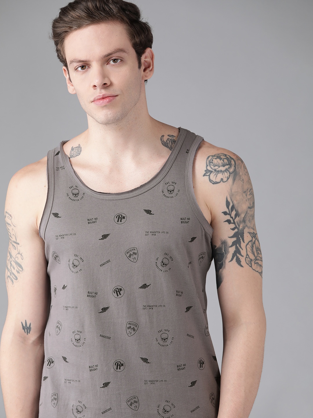 

Roadster Men Grey & Black Brand Logo Printed Pure Cotton T-shirt