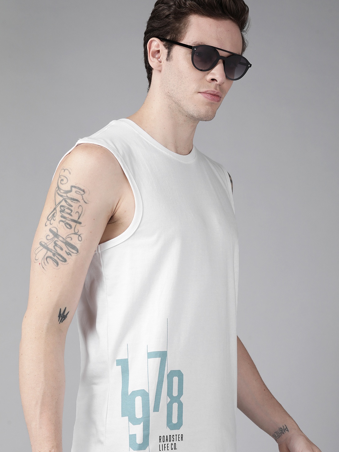 

Roadster Men White Typography Printed Pure Cotton T-shirt