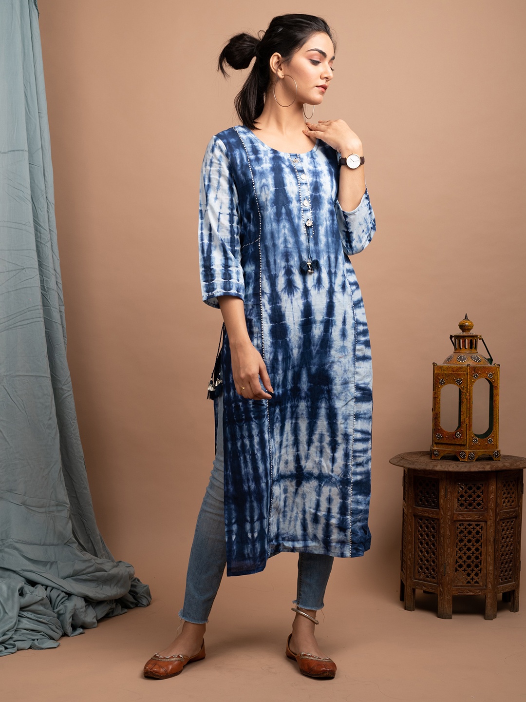 

KAAJH Women Blue & White Tie & Dye Cotton Kurta