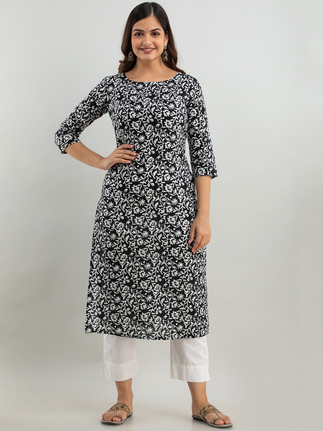 

Women Touch Women Black & White Ethnic Motifs Printed Pure Cotton Straight Kurta