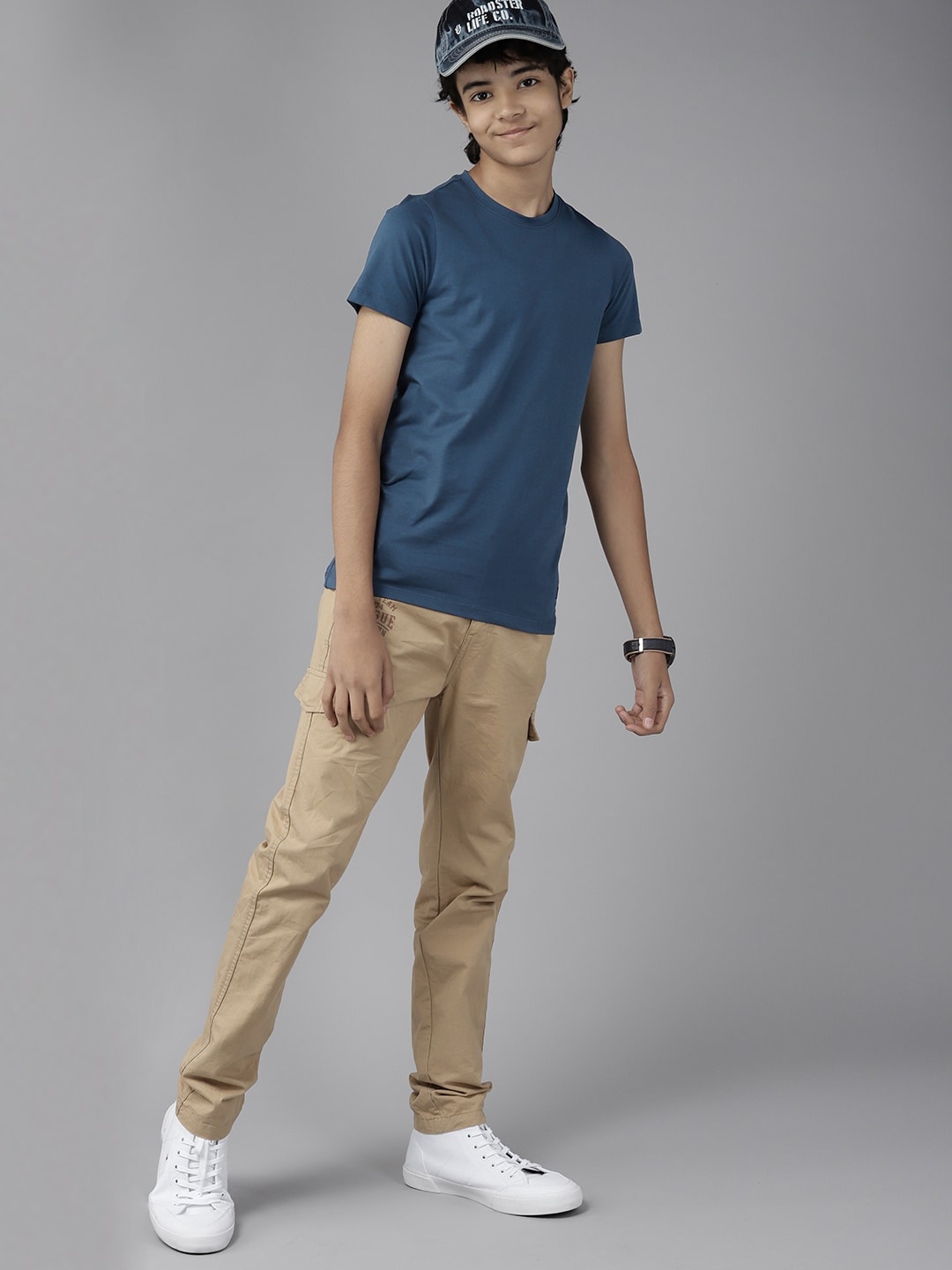 

UTH by Roadster Boys Navy Blue Solid T-shirt