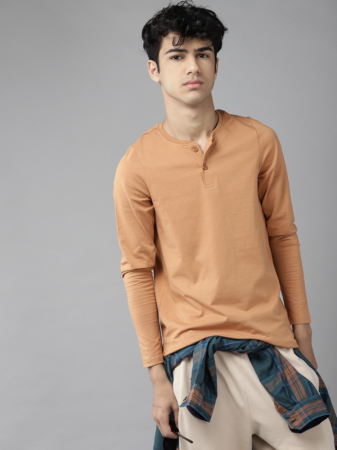 

UTH by Roadster Boys Beige Henley Neck Solid T-shirt