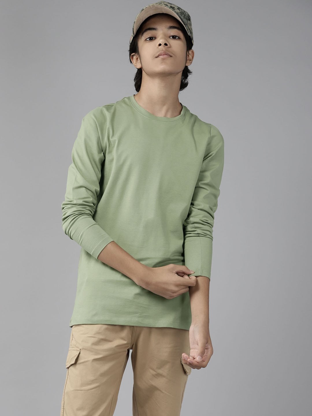 

UTH by Roadster Boys Sage Green Solid Full Sleeves T-shirt
