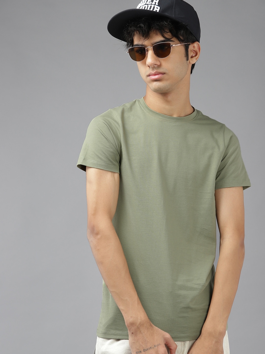 

UTH by Roadster Boys Sage Green Solid Short Sleeves T-shirt