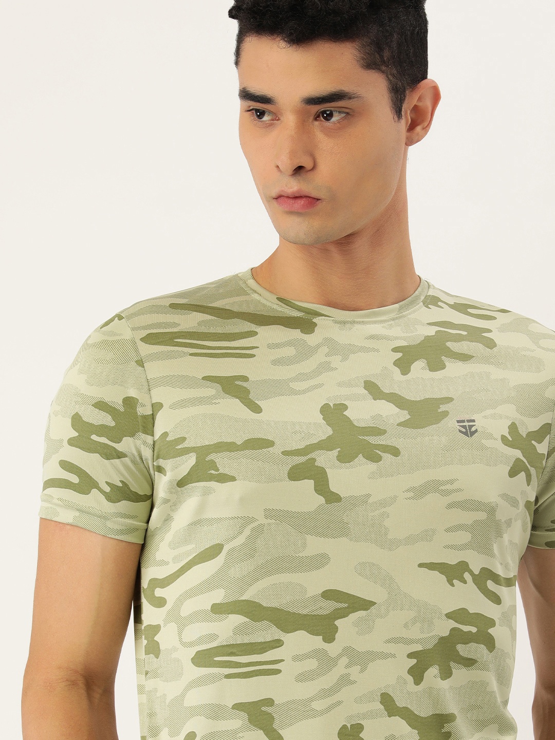 

Sports52 wear Men Green Camouflage Printed Dri-Fit Training T-shirt