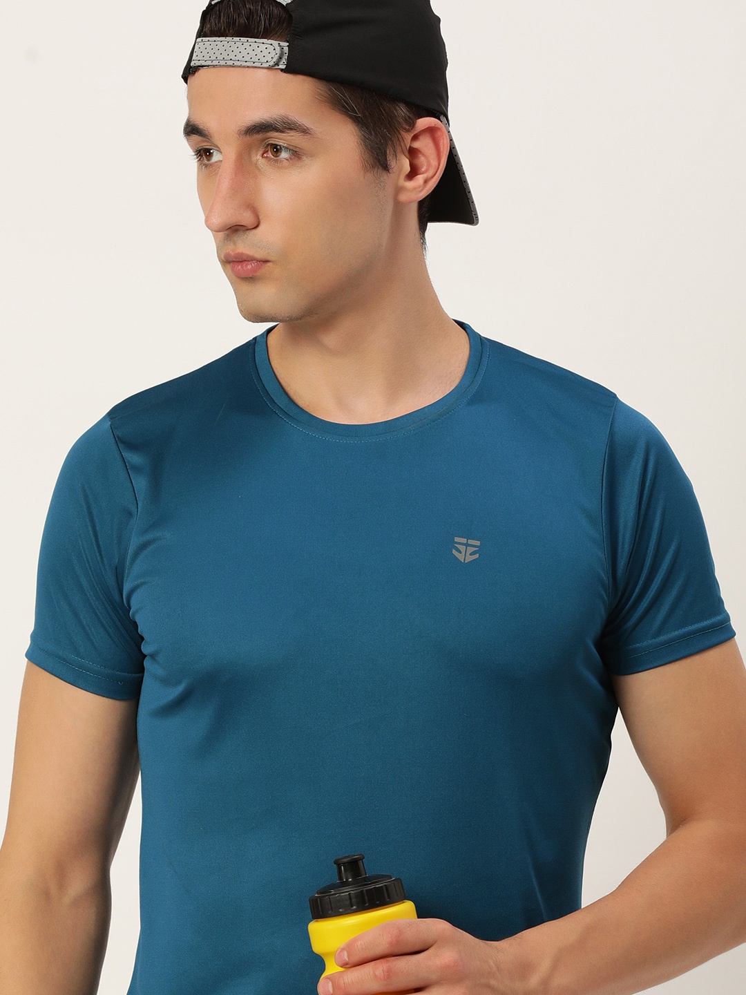 

Sports52 wear Men Blue Solid Dri Fit Trainning T-shirt