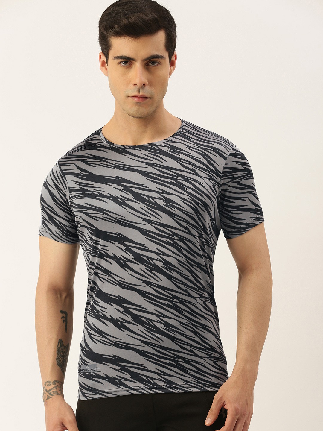 

Sports52 wear Men Abstract Printed Round Neck T-shirt, Black