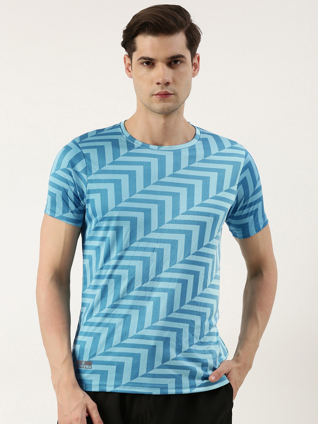 

Sports52 wear Round Neck Chevron Striped Dry-Fit Training Or Gym T-shirt, Blue