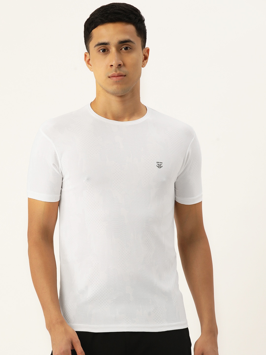 

Sports52 wear Self-Design Dry Fit Training T-shirt, White