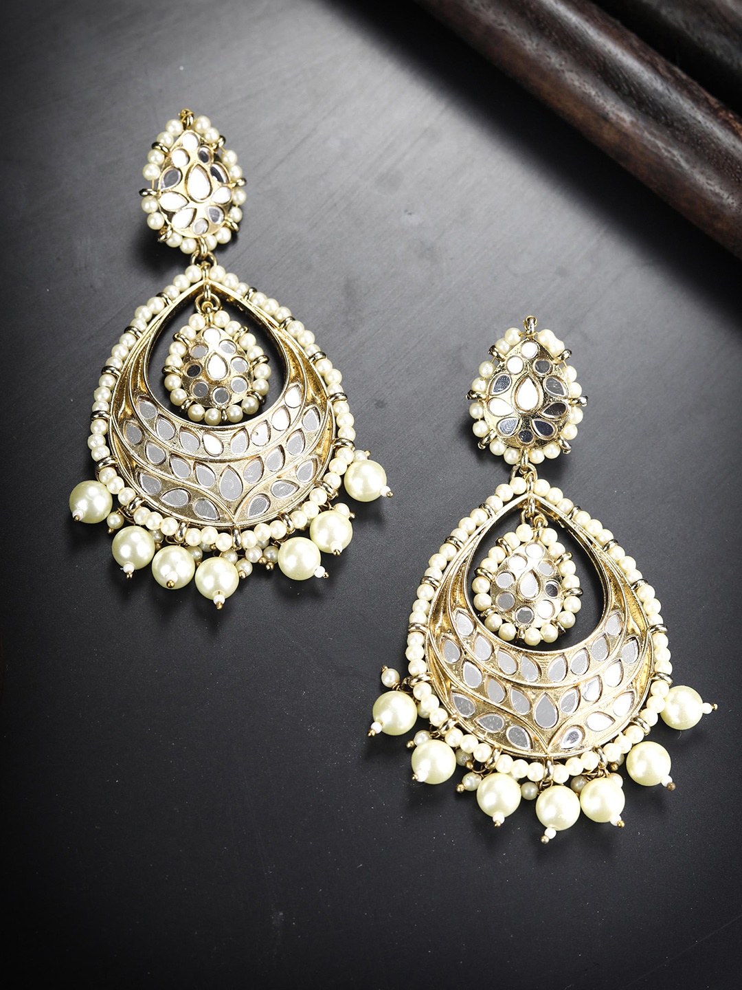 

Priyaasi Gold-Plated & White Floral Chandbalis