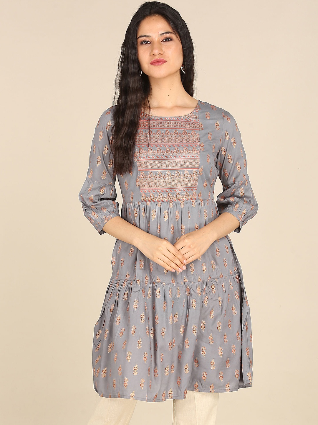 

Karigari Women Grey & Red Ethnic Motifs Printed Tiered Kurta