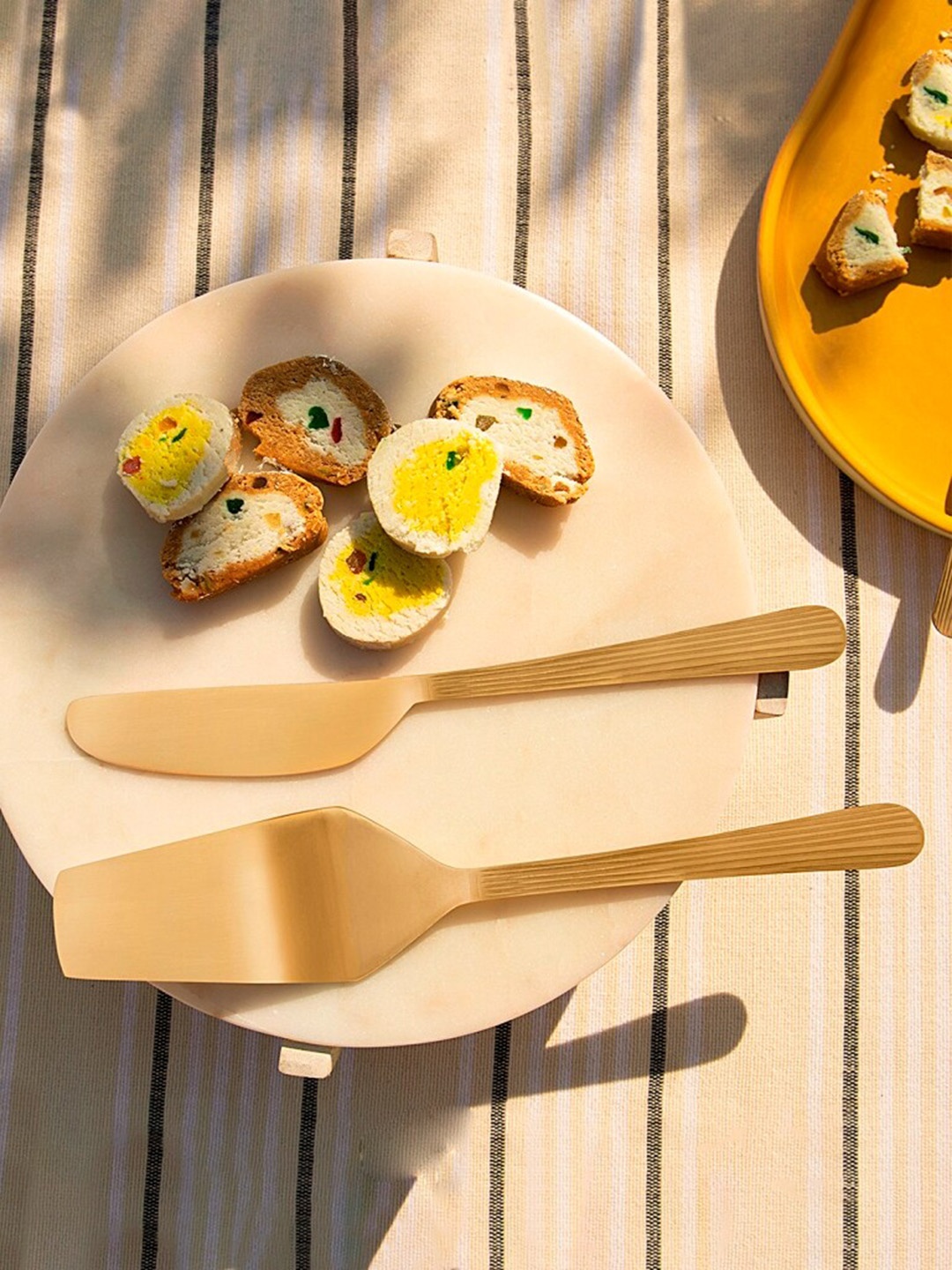 

ellementry Set of 2 Gold-Toned Cake Cutlery Set