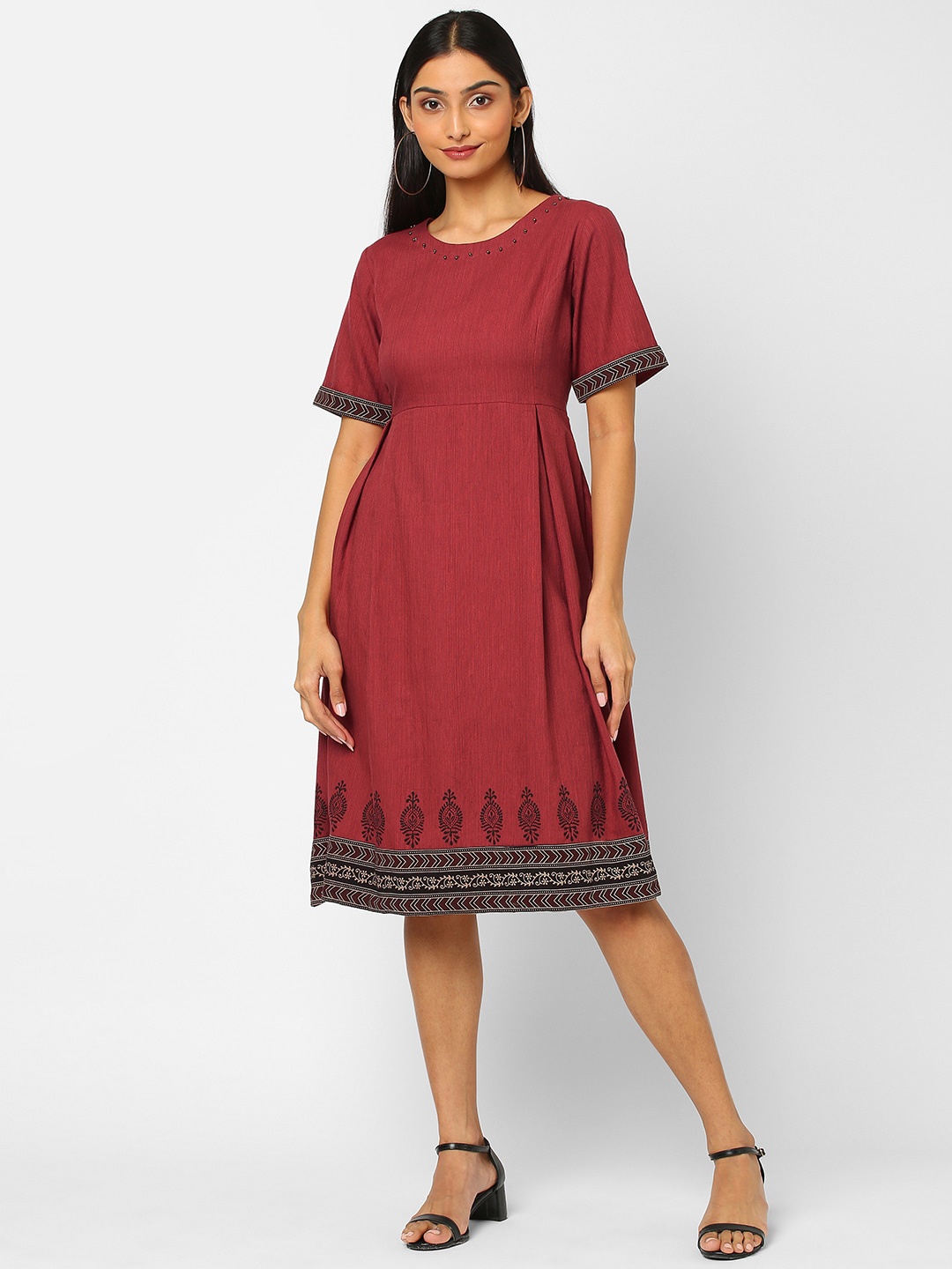

KAMI KUBI Women Maroon & Black Ethnic Motifs Round Neck Cotton A-Line Dress