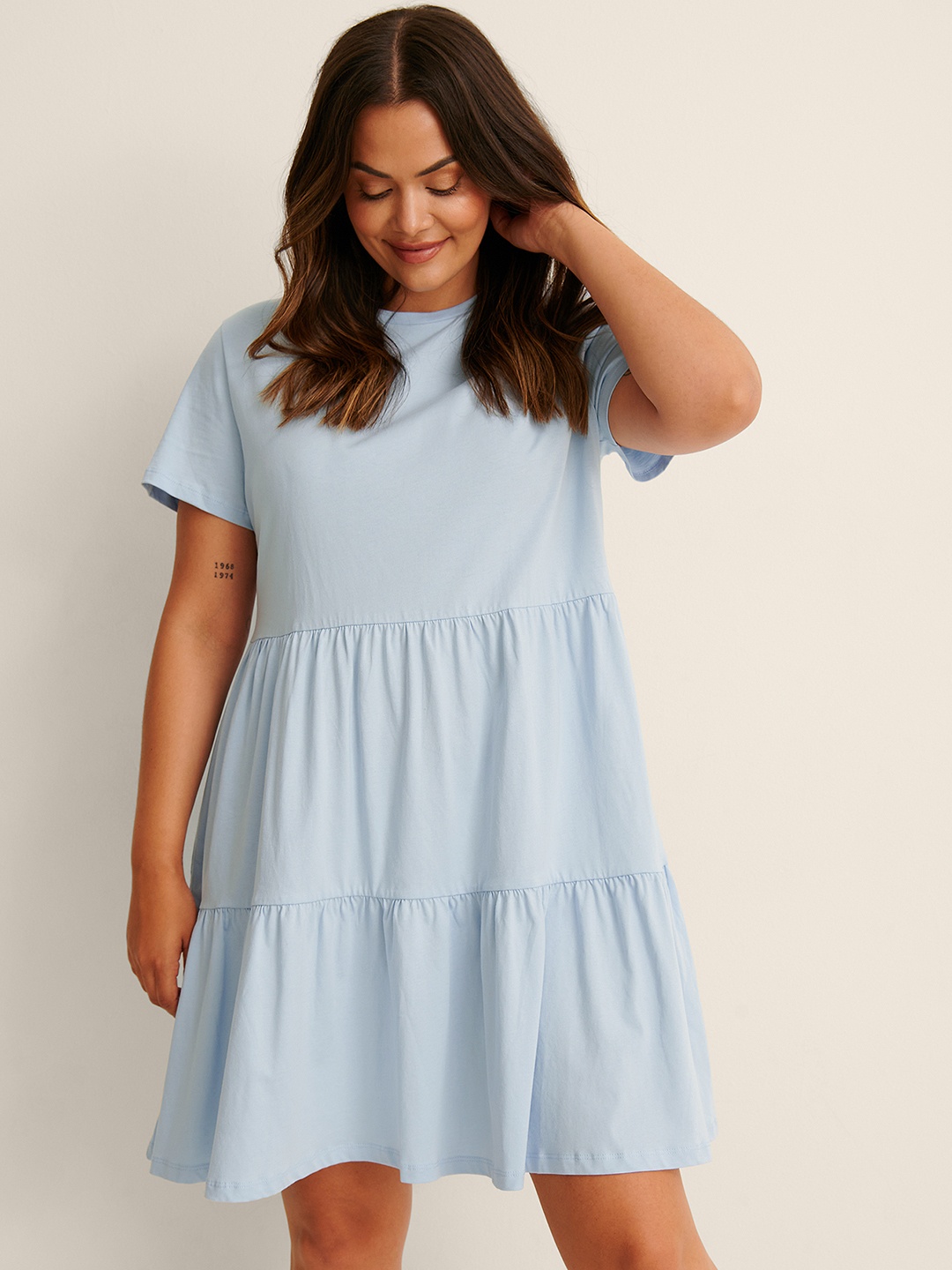 

NA-KD Plus Size Blue Pure Cotton Solid Tiered A-Line Dress