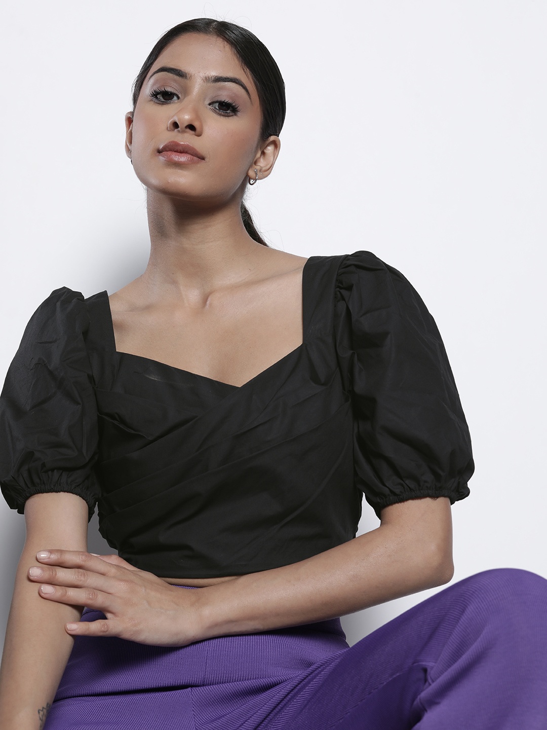 

NA-KD Black Solid Cotton Sweetheart Neck Crop Top