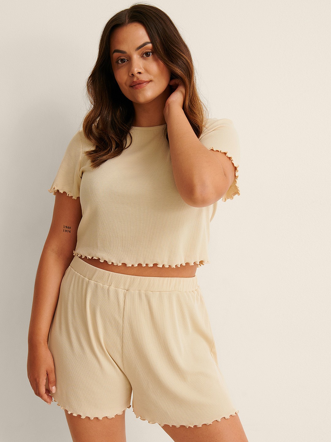 

NA-KD Women Plus Size Beige Ribbed Crop Top