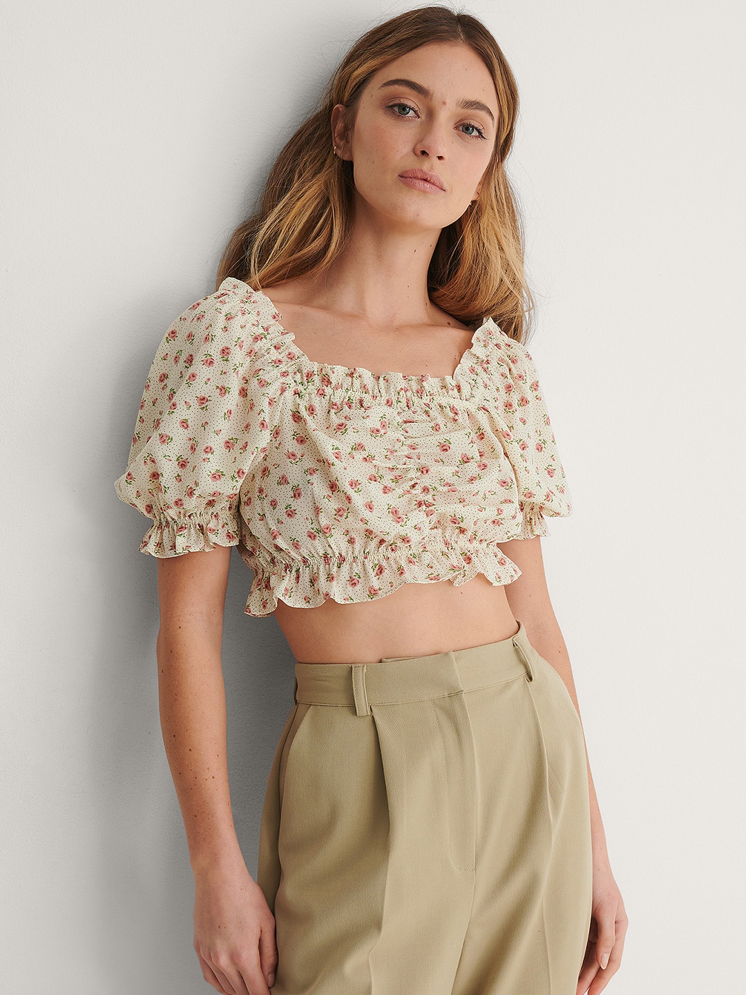 

NA-KD Beige & Pink Floral Print Blouson Crop Top