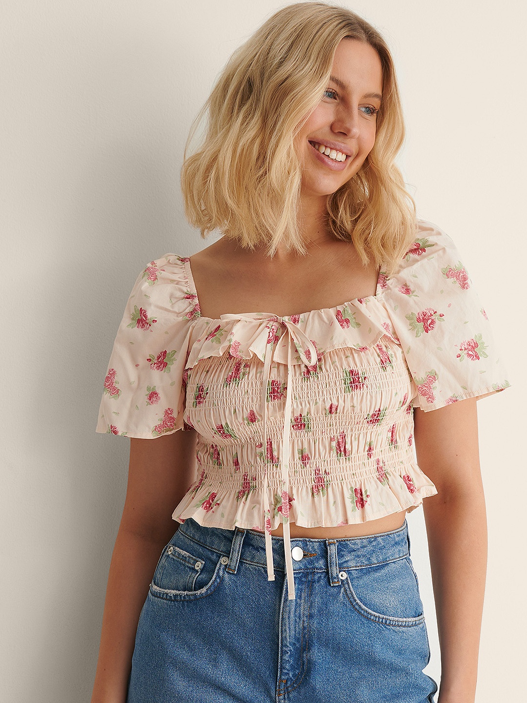 

NA-KD Cream-Coloured & Pink Pure Cotton Floral Print Smocked Crop Top