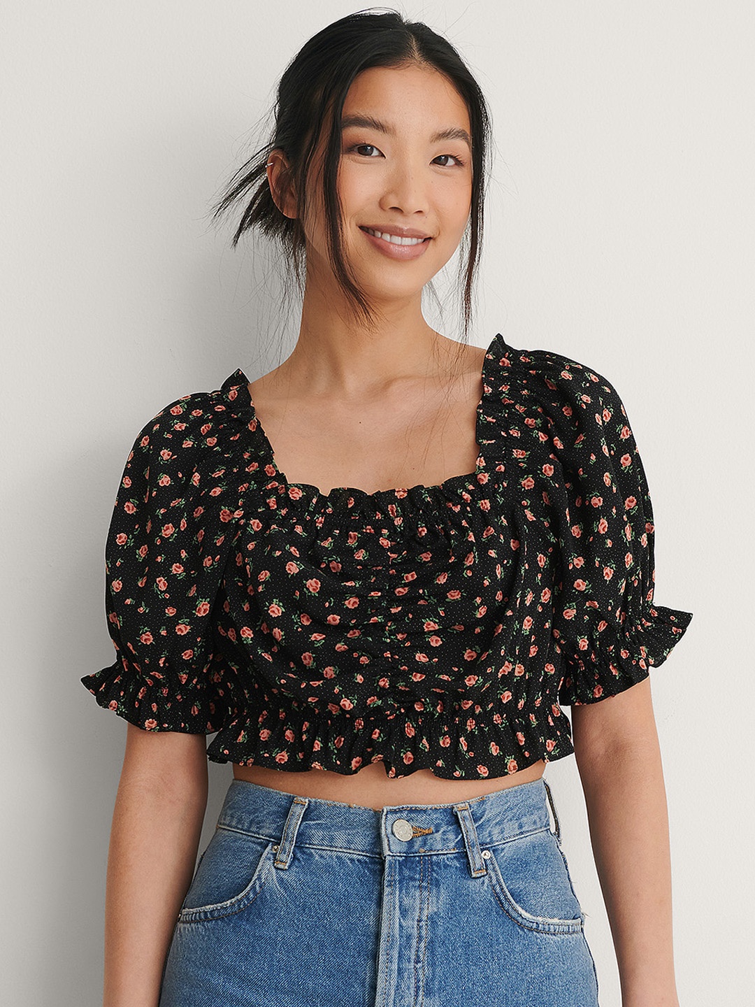 

NA-KD Black Floral Print Ruffles Crop Top